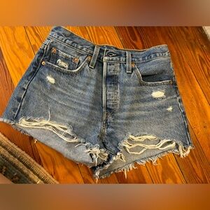 NWOT Levi’s 501 cutoffs - Size 27